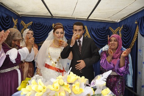 Yüksekova Güncel İmtiyaz Sahibi Cahit Yiğitin  kardeşi Hakim Yiğit yapılan görkemli bir törenle dünya evine girdi.