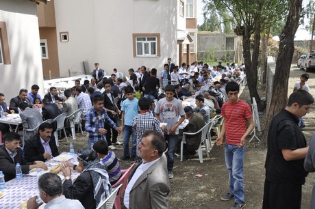 Yüksekova Güncel İmtiyaz Sahibi Cahit Yiğitin  kardeşi Hakim Yiğit yapılan görkemli bir törenle dünya evine girdi.