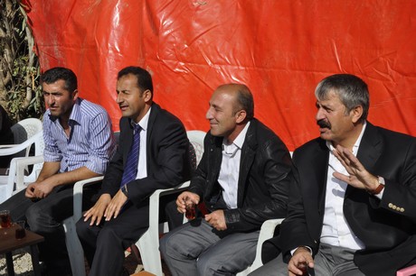 Yüksekova Güncel İmtiyaz Sahibi Cahit Yiğitin  kardeşi Hakim Yiğit yapılan görkemli bir törenle dünya evine girdi.