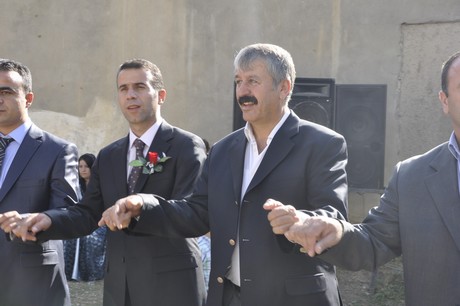 Yüksekova Güncel İmtiyaz Sahibi Cahit Yiğitin  kardeşi Hakim Yiğit yapılan görkemli bir törenle dünya evine girdi.