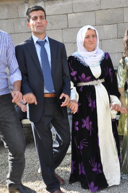 Yüksekova Güncel İmtiyaz Sahibi Cahit Yiğitin  kardeşi Hakim Yiğit yapılan görkemli bir törenle dünya evine girdi.