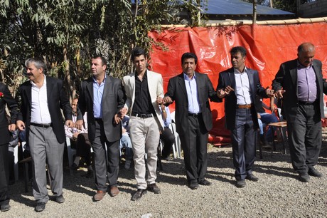 Yüksekova Güncel İmtiyaz Sahibi Cahit Yiğitin  kardeşi Hakim Yiğit yapılan görkemli bir törenle dünya evine girdi.