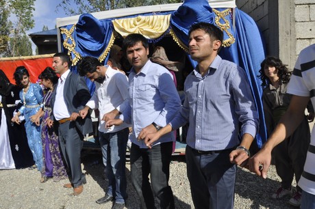 Yüksekova Güncel İmtiyaz Sahibi Cahit Yiğitin  kardeşi Hakim Yiğit yapılan görkemli bir törenle dünya evine girdi.