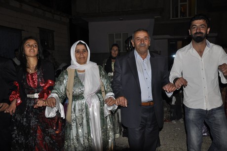 Yüksekova Güncel İmtiyaz Sahibi Cahit Yiğitin  kardeşi Hakim Yiğit yapılan görkemli bir törenle dünya evine girdi.