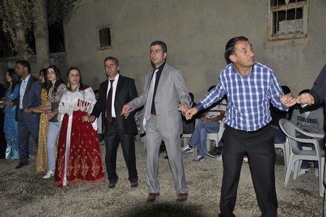 Yüksekova Güncel İmtiyaz Sahibi Cahit Yiğitin  kardeşi Hakim Yiğit yapılan görkemli bir törenle dünya evine girdi.