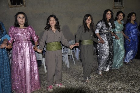 Yüksekova Güncel İmtiyaz Sahibi Cahit Yiğitin  kardeşi Hakim Yiğit yapılan görkemli bir törenle dünya evine girdi.