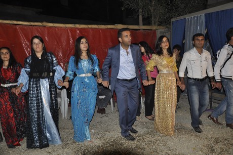 Yüksekova Güncel İmtiyaz Sahibi Cahit Yiğitin  kardeşi Hakim Yiğit yapılan görkemli bir törenle dünya evine girdi.