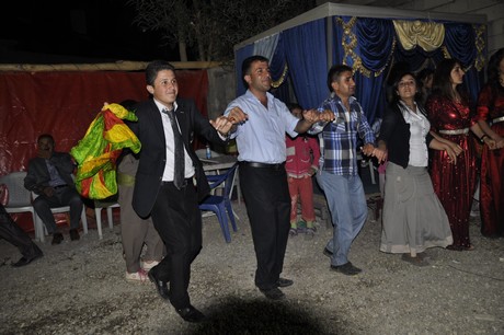 Yüksekova Güncel İmtiyaz Sahibi Cahit Yiğitin  kardeşi Hakim Yiğit yapılan görkemli bir törenle dünya evine girdi.