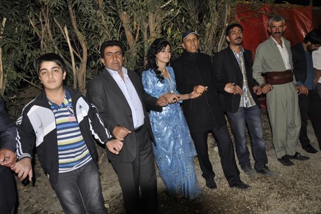 Yüksekova Güncel İmtiyaz Sahibi Cahit Yiğitin  kardeşi Hakim Yiğit yapılan görkemli bir törenle dünya evine girdi.