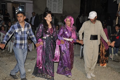 Yüksekova Güncel İmtiyaz Sahibi Cahit Yiğitin  kardeşi Hakim Yiğit yapılan görkemli bir törenle dünya evine girdi.