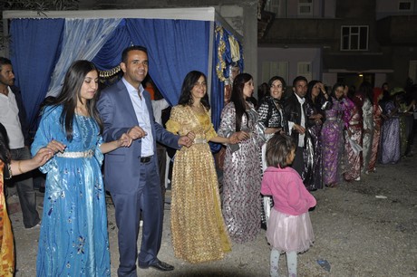 Yüksekova Güncel İmtiyaz Sahibi Cahit Yiğitin  kardeşi Hakim Yiğit yapılan görkemli bir törenle dünya evine girdi.