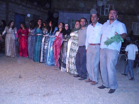 Yüksekova Güncel İmtiyaz Sahibi Cahit Yiğitin  kardeşi Hakim Yiğit yapılan görkemli bir törenle dünya evine girdi.