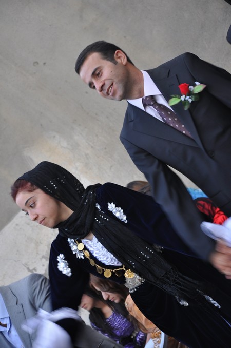 Yüksekova Güncel İmtiyaz Sahibi Cahit Yiğitin  kardeşi Hakim Yiğit yapılan görkemli bir törenle dünya evine girdi.