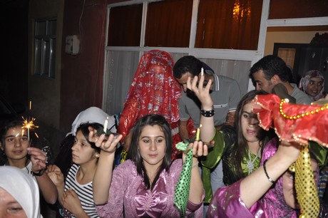 Yüksekova Güncel İmtiyaz Sahibi Cahit Yiğitin  kardeşi Hakim Yiğit yapılan görkemli bir törenle dünya evine girdi.