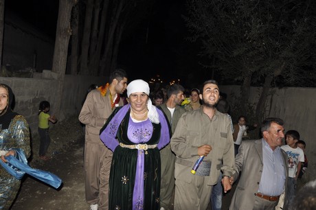 Yüksekova Güncel İmtiyaz Sahibi Cahit Yiğitin  kardeşi Hakim Yiğit yapılan görkemli bir törenle dünya evine girdi.