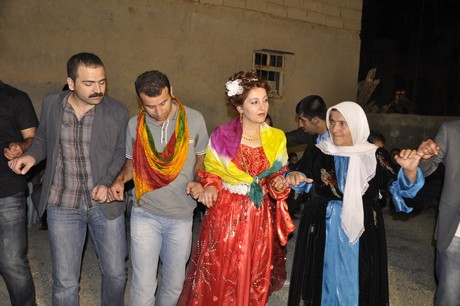 Yüksekova Güncel İmtiyaz Sahibi Cahit Yiğitin  kardeşi Hakim Yiğit yapılan görkemli bir törenle dünya evine girdi.