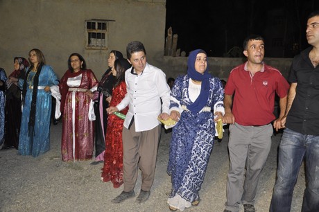 Yüksekova Güncel İmtiyaz Sahibi Cahit Yiğitin  kardeşi Hakim Yiğit yapılan görkemli bir törenle dünya evine girdi.