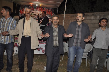 Yüksekova Güncel İmtiyaz Sahibi Cahit Yiğitin  kardeşi Hakim Yiğit yapılan görkemli bir törenle dünya evine girdi.