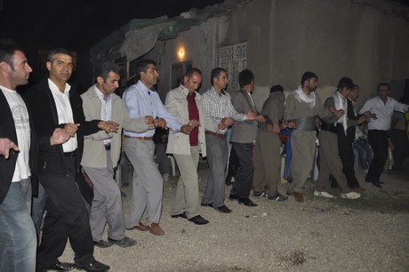 Yüksekova Güncel İmtiyaz Sahibi Cahit Yiğitin  kardeşi Hakim Yiğit yapılan görkemli bir törenle dünya evine girdi.