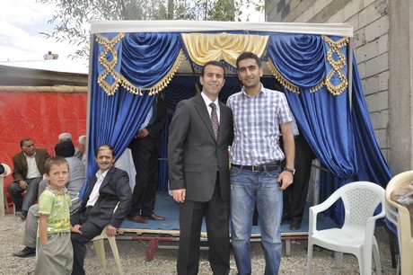 Yüksekova Güncel İmtiyaz Sahibi Cahit Yiğitin  kardeşi Hakim Yiğit yapılan görkemli bir törenle dünya evine girdi.