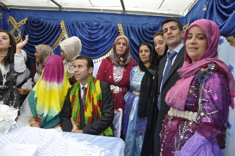 Yüksekova Güncel İmtiyaz Sahibi Cahit Yiğitin  kardeşi Hakim Yiğit yapılan görkemli bir törenle dünya evine girdi.