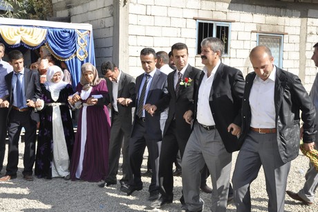 Yüksekova Güncel İmtiyaz Sahibi Cahit Yiğitin  kardeşi Hakim Yiğit yapılan görkemli bir törenle dünya evine girdi.