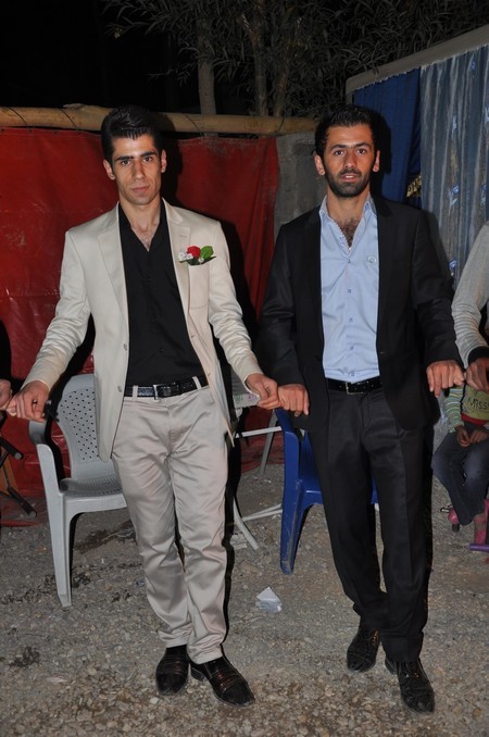 Yüksekova Güncel İmtiyaz Sahibi Cahit Yiğitin  kardeşi Hakim Yiğit yapılan görkemli bir törenle dünya evine girdi.