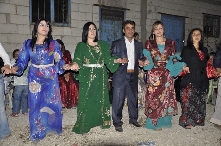 Yüksekova Güncel İmtiyaz Sahibi Cahit Yiğitin  kardeşi Hakim Yiğit yapılan görkemli bir törenle dünya evine girdi.