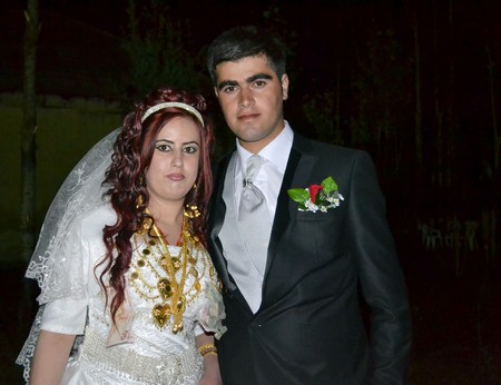 Hakkari'nin Yüksekova ilçesinde 02-10.2011 Ekim Dünya evine giren bazı çiftlerimizi sizler için sayfamıza taşıdık. Yüksekova Güncel ailesi olarak tüm çiftlerimize mutluluklar dileriz.