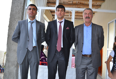 Hakkari'nin Yüksekova ilçesinde 02-10.2011 Ekim Dünya evine giren bazı çiftlerimizi sizler için sayfamıza taşıdık. Yüksekova Güncel ailesi olarak tüm çiftlerimize mutluluklar dileriz.