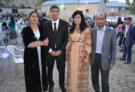 Hakkari'nin Yüksekova ilçesinde 02-10.2011 Ekim Dünya evine giren bazı çiftlerimizi sizler için sayfamıza taşıdık. Yüksekova Güncel ailesi olarak tüm çiftlerimize mutluluklar dileriz.