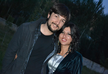 Hakkari'nin Yüksekova ilçesinde 02-10.2011 Ekim Dünya evine giren bazı çiftlerimizi sizler için sayfamıza taşıdık. Yüksekova Güncel ailesi olarak tüm çiftlerimize mutluluklar dileriz.