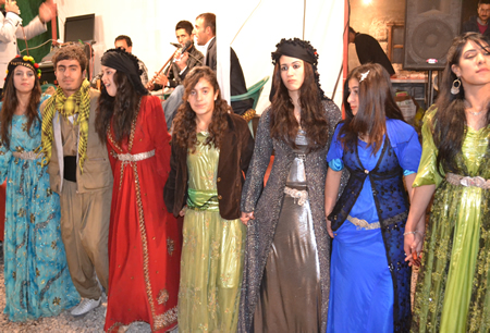 Hakkari'nin Yüksekova ilçesinde 02-10.2011 Ekim Dünya evine giren bazı çiftlerimizi sizler için sayfamıza taşıdık. Yüksekova Güncel ailesi olarak tüm çiftlerimize mutluluklar dileriz.