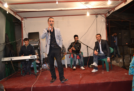 Hakkari'nin Yüksekova ilçesinde 02-10.2011 Ekim Dünya evine giren bazı çiftlerimizi sizler için sayfamıza taşıdık. Yüksekova Güncel ailesi olarak tüm çiftlerimize mutluluklar dileriz.