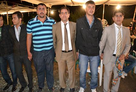 Hakkari'nin Yüksekova ilçesinde 02-10.2011 Ekim Dünya evine giren bazı çiftlerimizi sizler için sayfamıza taşıdık. Yüksekova Güncel ailesi olarak tüm çiftlerimize mutluluklar dileriz.