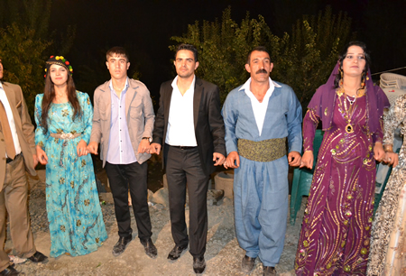 Hakkari'nin Yüksekova ilçesinde 02-10.2011 Ekim Dünya evine giren bazı çiftlerimizi sizler için sayfamıza taşıdık. Yüksekova Güncel ailesi olarak tüm çiftlerimize mutluluklar dileriz.