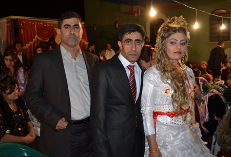 Hakkari'nin Yüksekova ilçesinde 02-10.2011 Ekim Dünya evine giren bazı çiftlerimizi sizler için sayfamıza taşıdık. Yüksekova Güncel ailesi olarak tüm çiftlerimize mutluluklar dileriz.