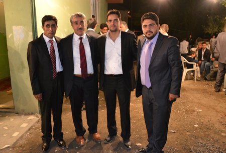 Hakkari'nin Yüksekova ilçesinde 02-10.2011 Ekim Dünya evine giren bazı çiftlerimizi sizler için sayfamıza taşıdık. Yüksekova Güncel ailesi olarak tüm çiftlerimize mutluluklar dileriz.