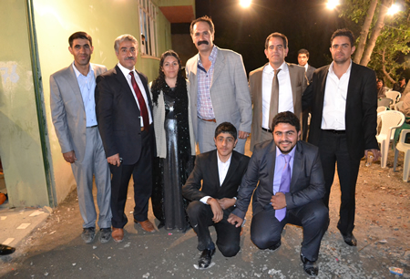 Hakkari'nin Yüksekova ilçesinde 02-10.2011 Ekim Dünya evine giren bazı çiftlerimizi sizler için sayfamıza taşıdık. Yüksekova Güncel ailesi olarak tüm çiftlerimize mutluluklar dileriz.