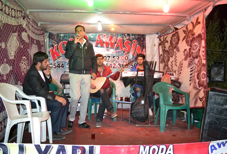 Hakkari'nin Yüksekova ilçesinde 02-10.2011 Ekim Dünya evine giren bazı çiftlerimizi sizler için sayfamıza taşıdık. Yüksekova Güncel ailesi olarak tüm çiftlerimize mutluluklar dileriz.