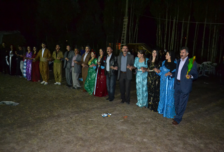 Hakkari'nin Yüksekova ilçesinde 02-10.2011 Ekim Dünya evine giren bazı çiftlerimizi sizler için sayfamıza taşıdık. Yüksekova Güncel ailesi olarak tüm çiftlerimize mutluluklar dileriz.
