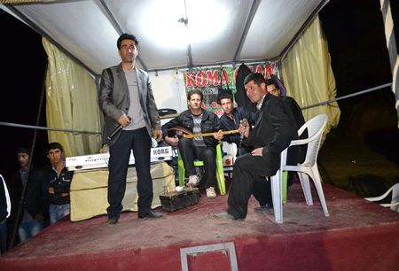 Hakkari'nin Yüksekova ilçesinde 02-10.2011 Ekim Dünya evine giren bazı çiftlerimizi sizler için sayfamıza taşıdık. Yüksekova Güncel ailesi olarak tüm çiftlerimize mutluluklar dileriz.