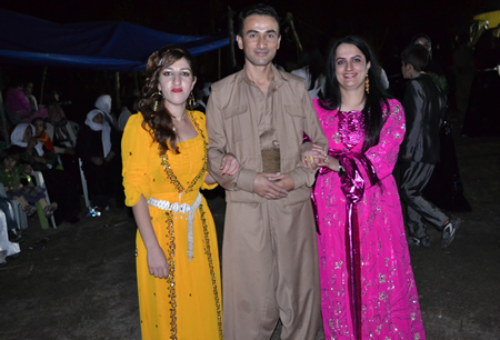 Hakkari'nin Yüksekova ilçesinde 02-10.2011 Ekim Dünya evine giren bazı çiftlerimizi sizler için sayfamıza taşıdık. Yüksekova Güncel ailesi olarak tüm çiftlerimize mutluluklar dileriz.