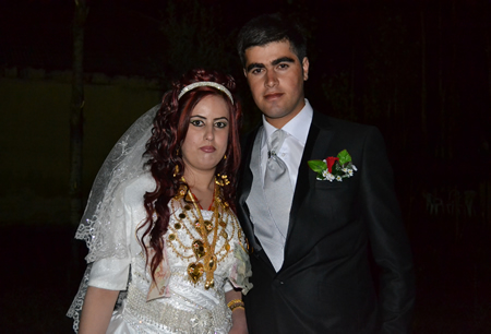 Hakkari'nin Yüksekova ilçesinde 02-10.2011 Ekim Dünya evine giren bazı çiftlerimizi sizler için sayfamıza taşıdık. Yüksekova Güncel ailesi olarak tüm çiftlerimize mutluluklar dileriz.