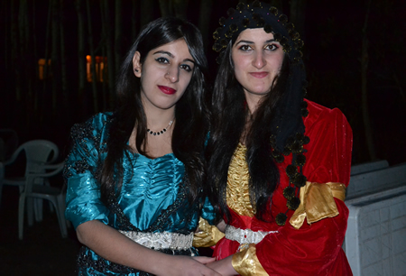 Hakkari'nin Yüksekova ilçesinde 02-10.2011 Ekim Dünya evine giren bazı çiftlerimizi sizler için sayfamıza taşıdık. Yüksekova Güncel ailesi olarak tüm çiftlerimize mutluluklar dileriz.