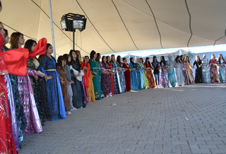 Hakkari'nin Yüksekova ilçesinde 02-10.2011 Ekim Dünya evine giren bazı çiftlerimizi sizler için sayfamıza taşıdık. Yüksekova Güncel ailesi olarak tüm çiftlerimize mutluluklar dileriz.