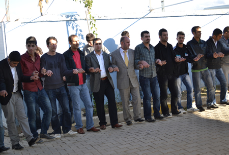 Hakkari'nin Yüksekova ilçesinde 02-10.2011 Ekim Dünya evine giren bazı çiftlerimizi sizler için sayfamıza taşıdık. Yüksekova Güncel ailesi olarak tüm çiftlerimize mutluluklar dileriz.