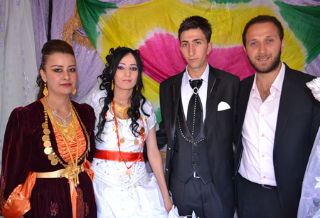 Hakkari'nin Yüksekova ilçesinde 02-10.2011 Ekim Dünya evine giren bazı çiftlerimizi sizler için sayfamıza taşıdık. Yüksekova Güncel ailesi olarak tüm çiftlerimize mutluluklar dileriz.