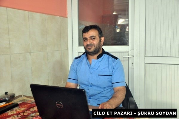 Müslüman Kürt halkı bugün tüm İslam aleminin duyguda, düşüncede ve eylemde birleşmesi gereken ve İslam dünyasının en kutsal günlerinden biri olan mübarek Ramazan bayramını barıştan uzak savaşların gölgesinde karşılıyor. Savaşların hakim olduğu bölgemizde cereyan eden tüm olumsuzluklara rağmen umuyorum ki bu bayram özellikle Ortadoğu coğrafyasında yaşanan haksızlıkların ve savaşların son bulmasına barışa, kardeşliğe, Kürtlerin ulusal demokratik birliğine ve Müslüman halkların zulüm ve zorbalığa karşı büyük dayanışmasına vesile olur. Barışa olan eşsiz inancınızı yetirmemeniz dileği ile iyi bayramlar.”