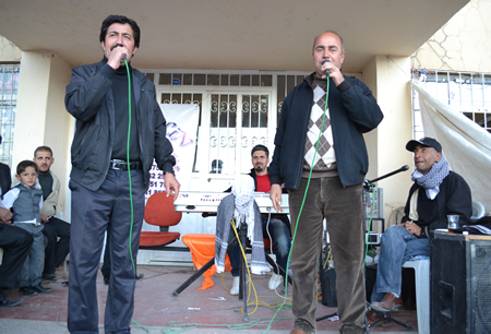 Hakkari'nin Yüksekova ilçesinde 02-10.2011 Ekim Dünya evine giren bazı çiftlerimizi sizler için sayfamıza taşıdık. Yüksekova Güncel ailesi olarak tüm çiftlerimize mutluluklar dileriz.